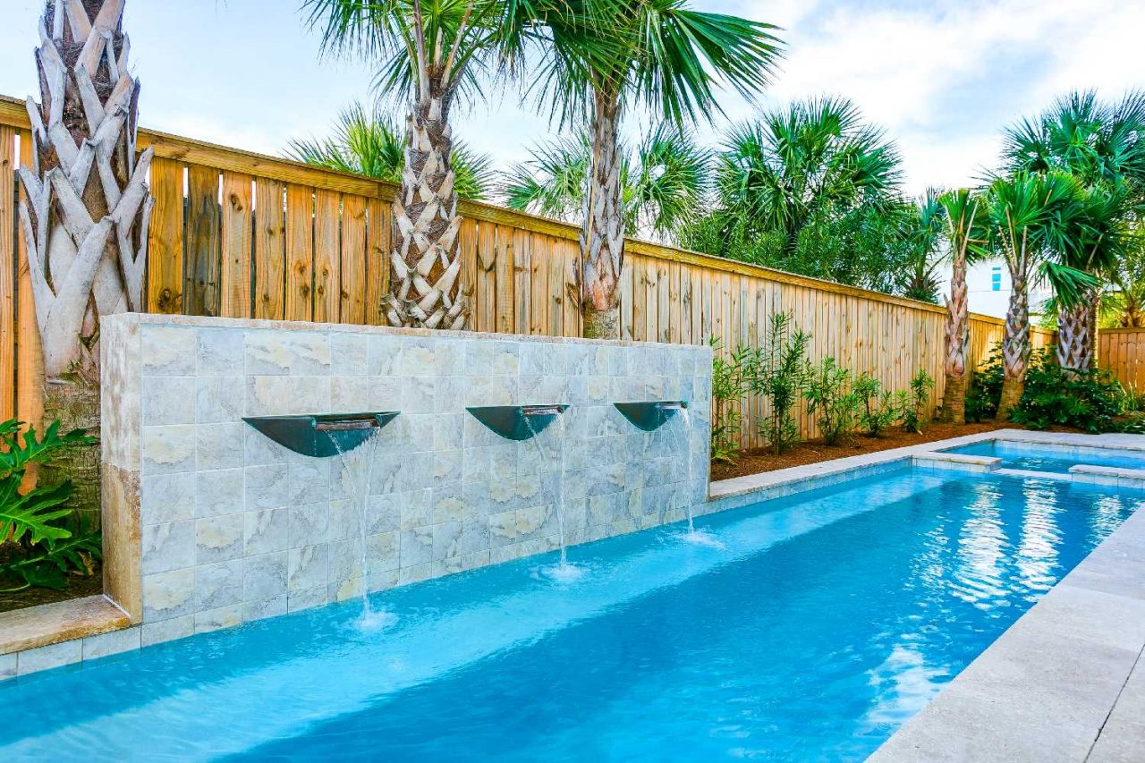 5 Pool Features Gulf Coast Homeowners Love