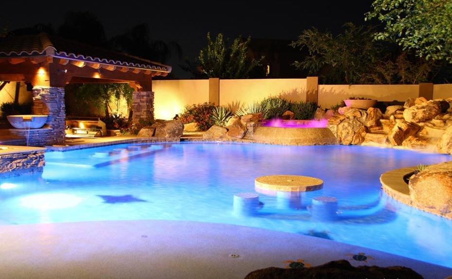 Installing a Gunite Swimming Pool in Your Backyard Space