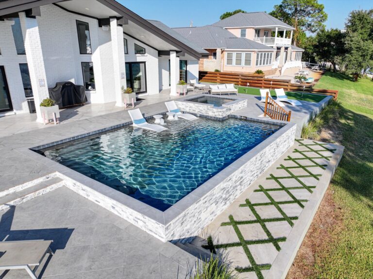 Pool build in Navarre
